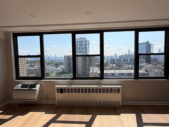 3rd image of 10 Huron Ave APT 17D