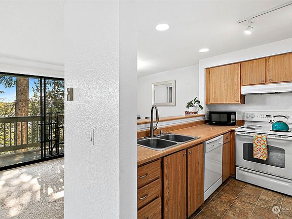 4th image of 1700 W Sunn Fjord Ln APT L201