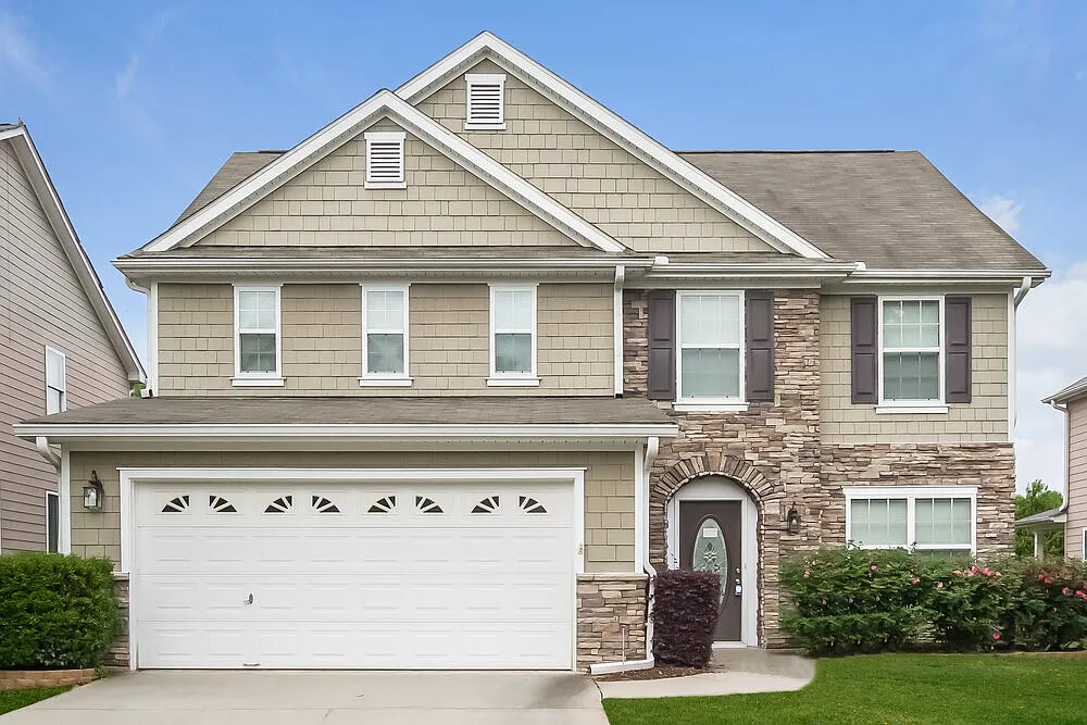 4 bed, 2.5 bath, 2571 sqft, $3,340 — Photo 1