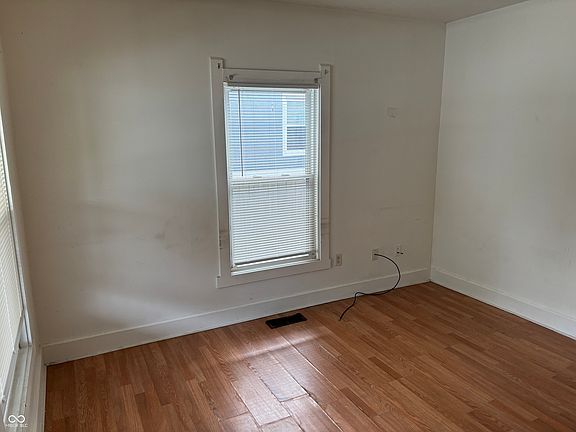 4th image of 345 W 26th St