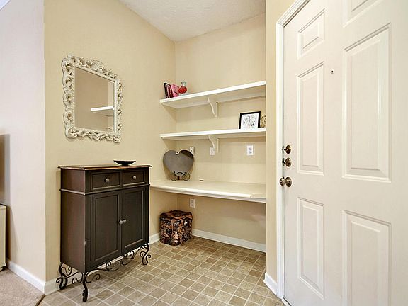 4th image of 1021 Rosewood Ln #1021