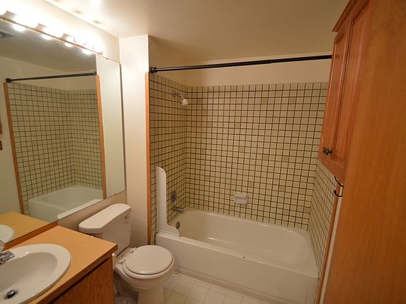 4th image of 2303 Franklin Ave E APT 3