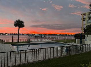 1202 S Lake Dr APT 104, Lake Worth, FL 33462
