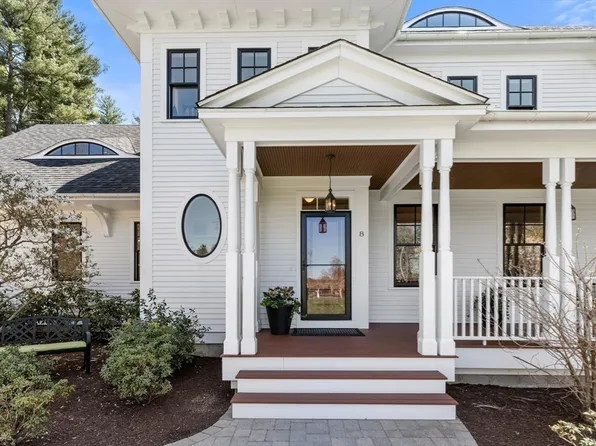 8 Abbott Ln, Bedford, MA 01730