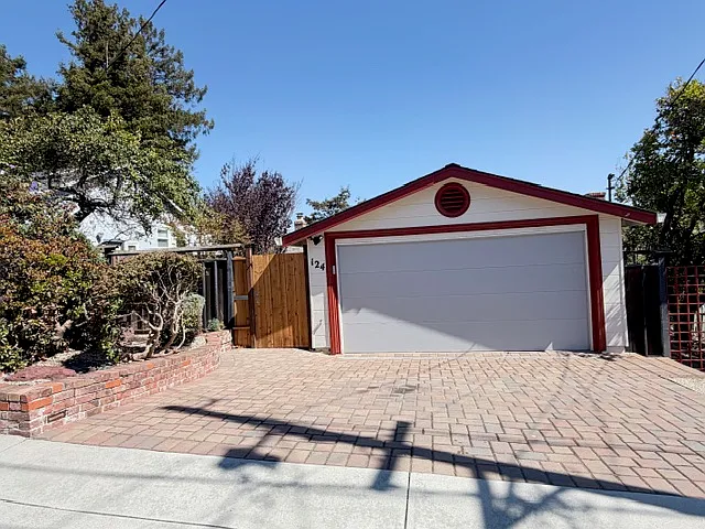 124 Ashton Ave