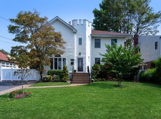 151 Fox Blvd, Merrick, NY 11566