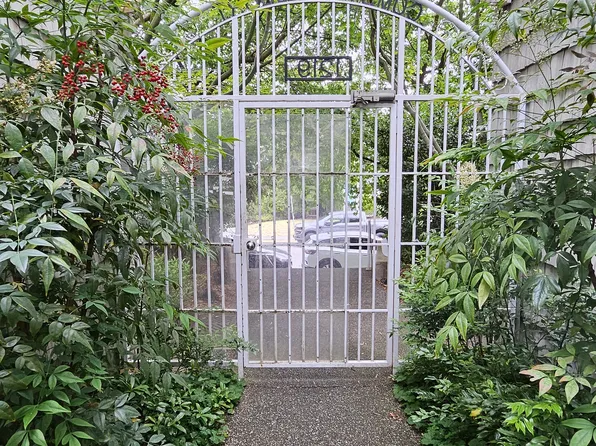 1219 6th Ave N APT 103, Seattle, WA 98109