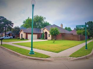 500 Oakbrook Dr, Burleson, TX 76028