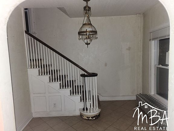 3rd image of 2511 Broadway Ave
