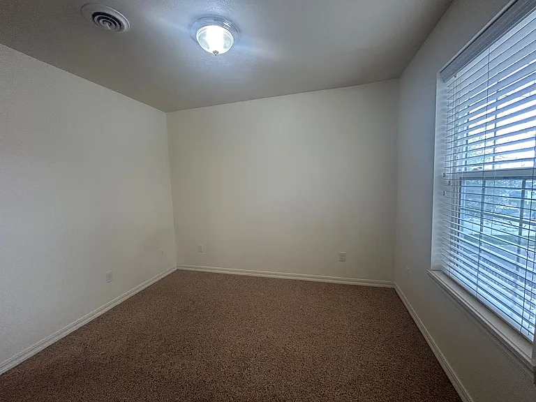 465 Taft — Photo 31
