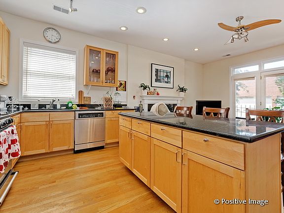 4th image of 2031 W Balmoral Ave APT 1