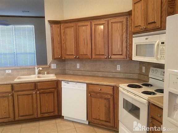 5th image of 721 SW 161st St