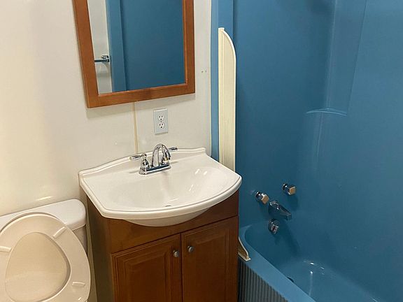 2nd image of 164 College St #1