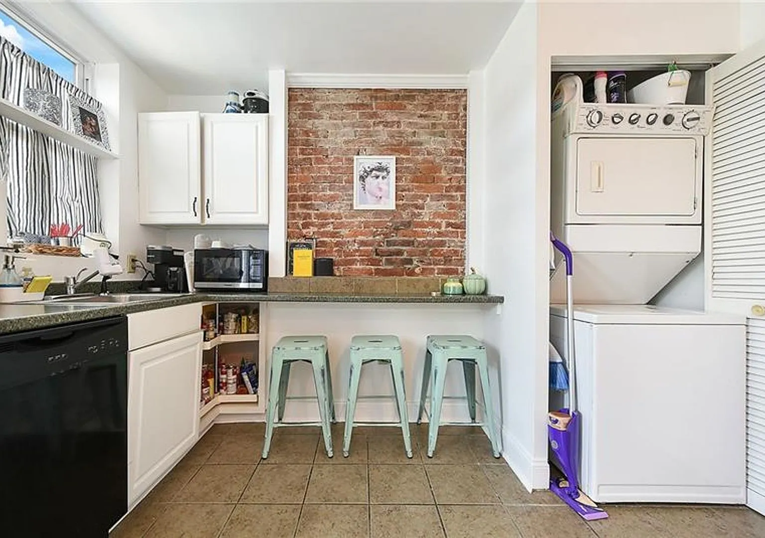 Student Housing - South Side Flats — Photo 4