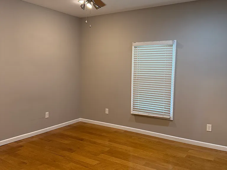 402 Oak Hill Ave E — Photo 17