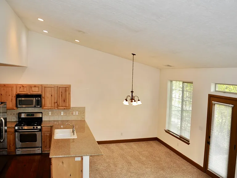 940 W Willow Lake Loop — Photo 8