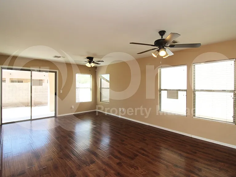 7644 S 64th Ln — Photo 7