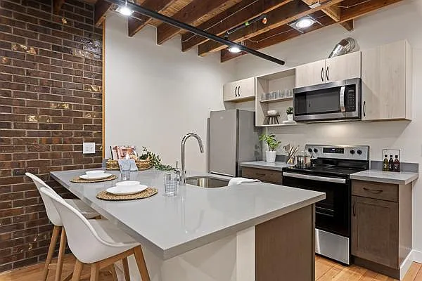 290 Burnett Ave S #214 — Photo 1
