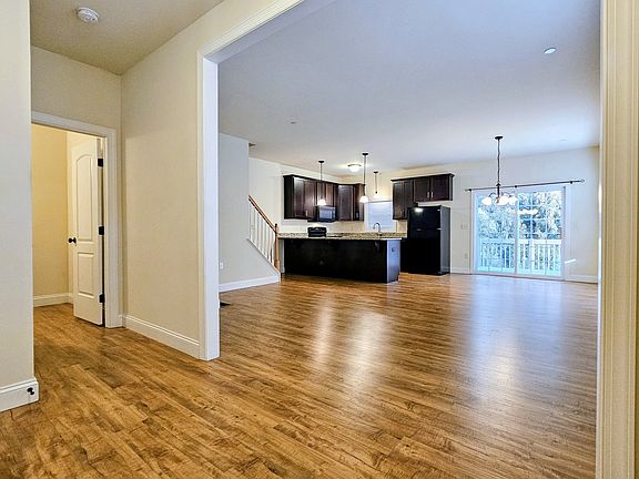 4th image of 361 Cedar Holw