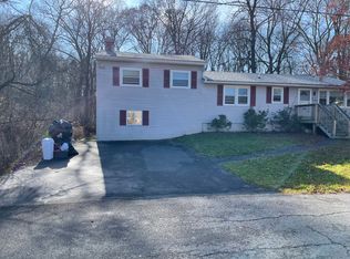 1707 Rosebriar Ln, Stroudsburg, PA 18360