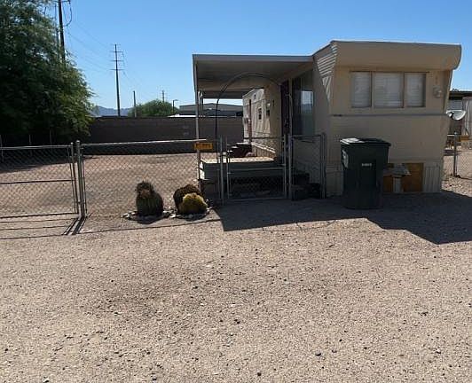 3rd image of 2805 N Fairview Ave #1