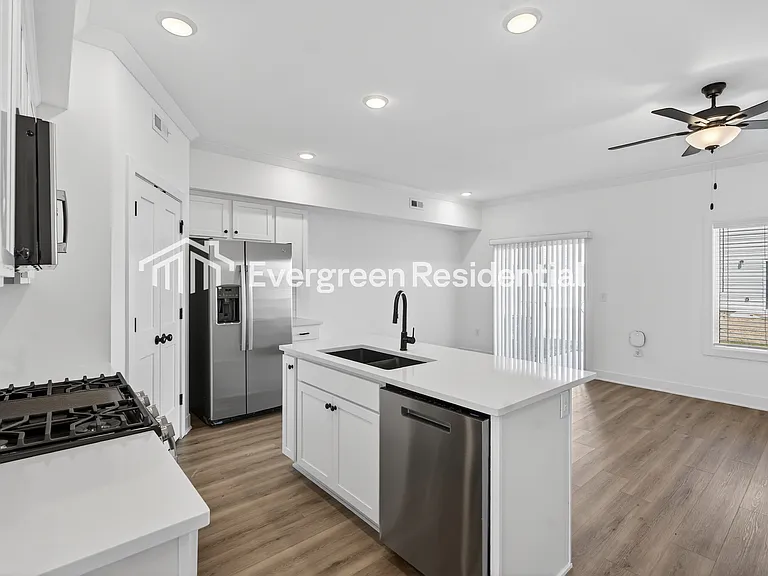 7044 NW 82nd St — Photo 6