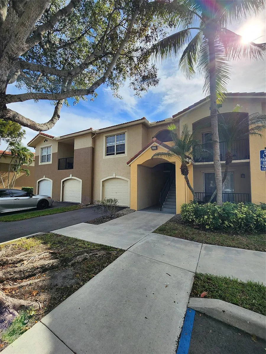 Building Photo - 15145 Michelangelo Blvd #102