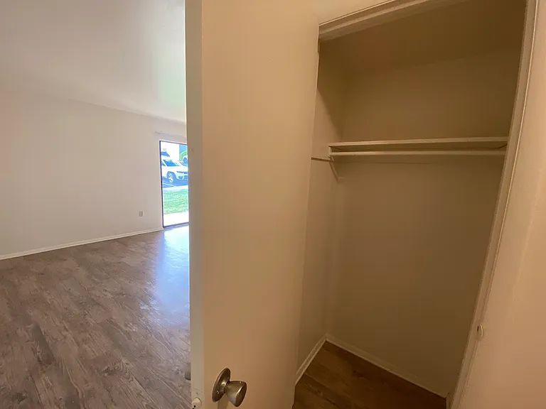 County Green Apartments — Photo 52