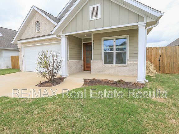 3rd image of 1809 W Saddlebrook Ln