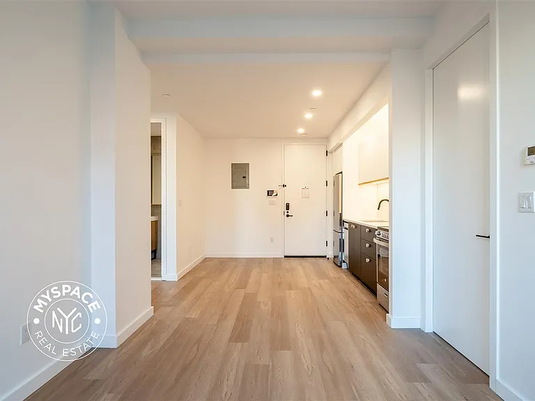650 Madison St #3F — Photo 4