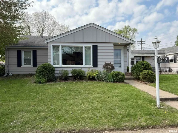 1202 Amanda St, Pekin, IL 61554