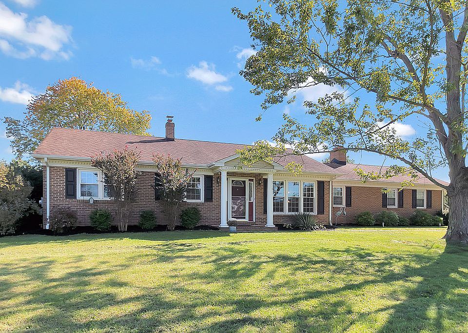 1st image of 137 W Savannah Dr