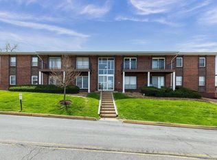 10344 Forest Brook Ln, Saint Louis, MO 63146