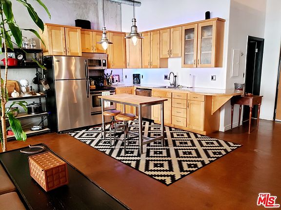 5th image of 312 W 5th St APT 523