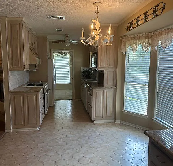 2208 Sprucewood Dr — Photo 13