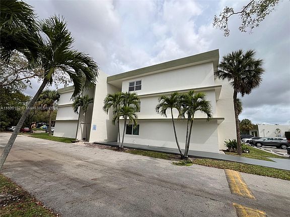 4th image of 4235 N University Dr APT 203