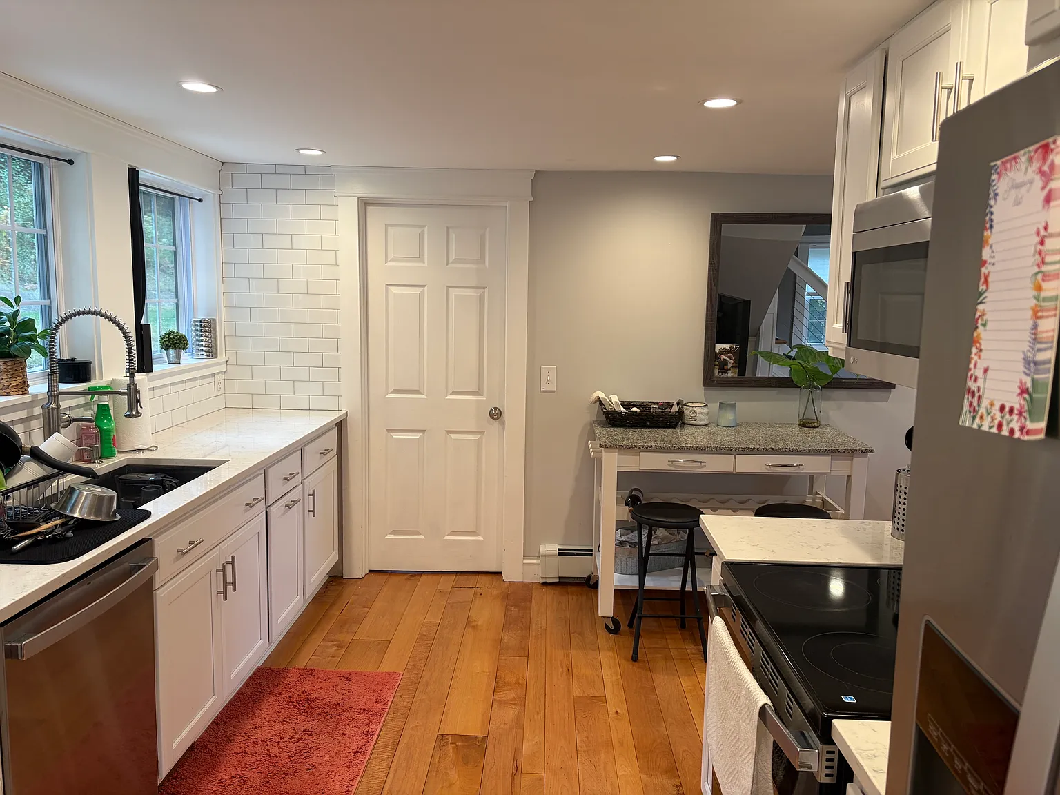 1 bed, 1040 sqft, $1,900 — Photo 3