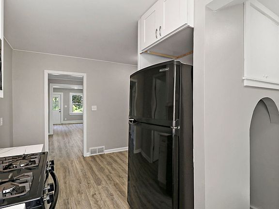 5th image of 2708 Edina Blvd