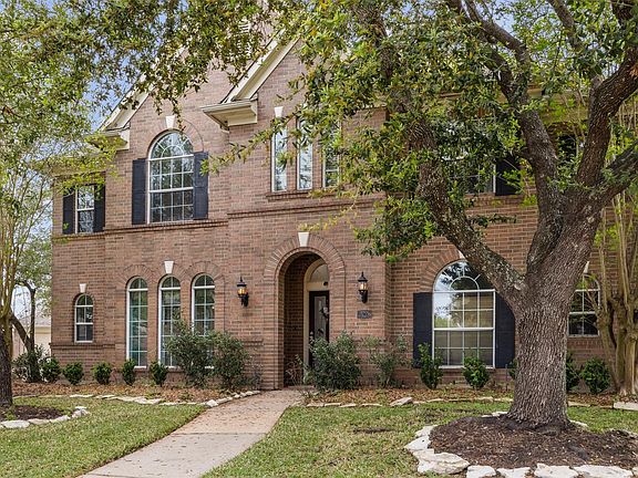 2nd image of 1126 Pinsonfork Dr