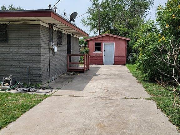 5th image of 901 San Joaquin St