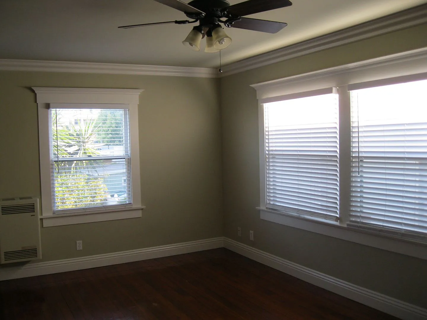 Broadway Manor — Photo 3