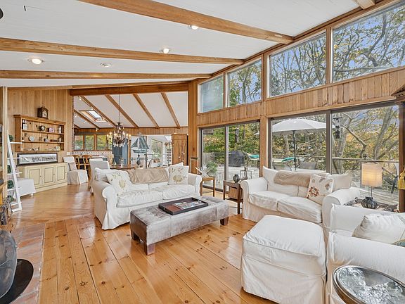 3rd image of 27 Lake View Ct