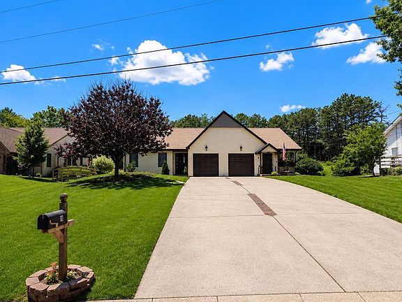 4th image of 10 Cedar Ave
