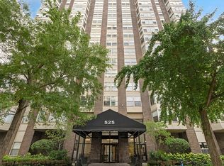 525 W Hawthorne Pl APT 1401, Chicago, IL 60657