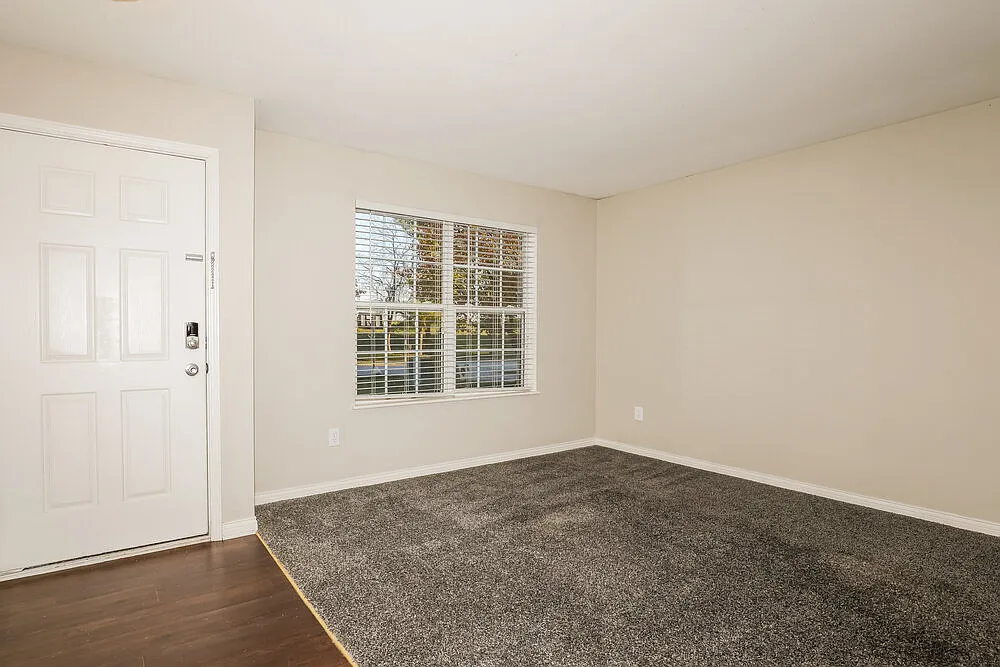4 bed, 2.5 bath, 1704 sqft, $2,100 — Photo 4
