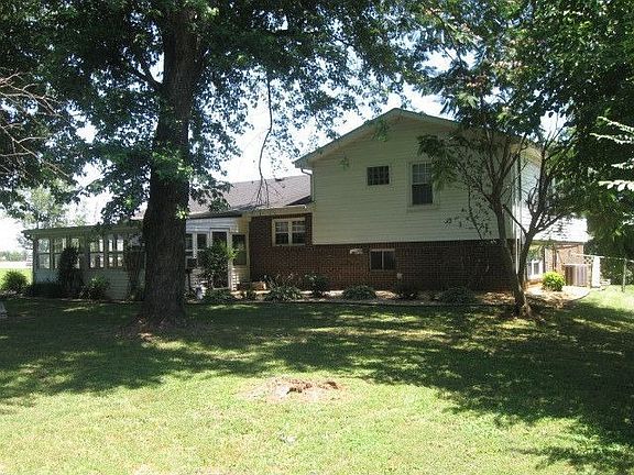 3rd image of 216 Brookshore Ave