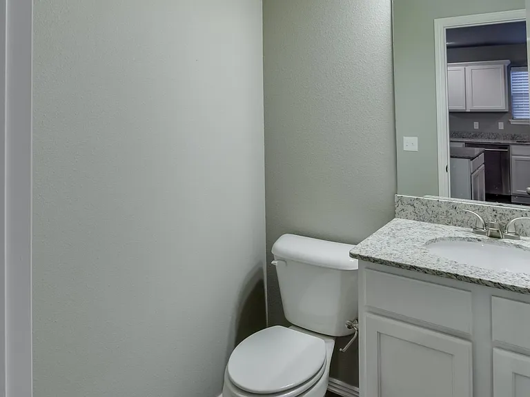 2818 W Auburn Dr — Photo 10