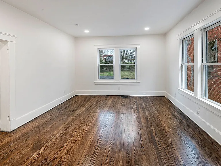 104 E Glenwood Ave — Photo 26