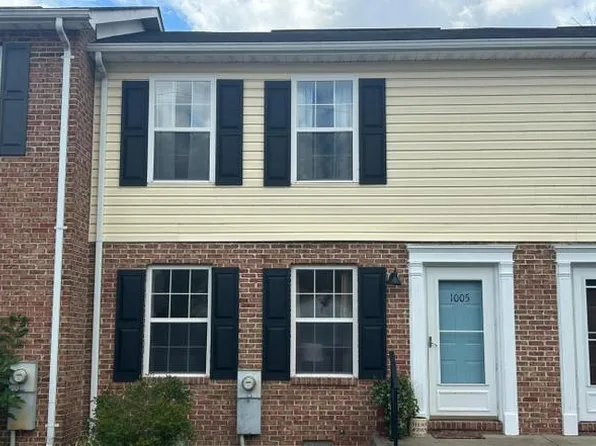 1005 Locust St, Stephens City, VA 22655