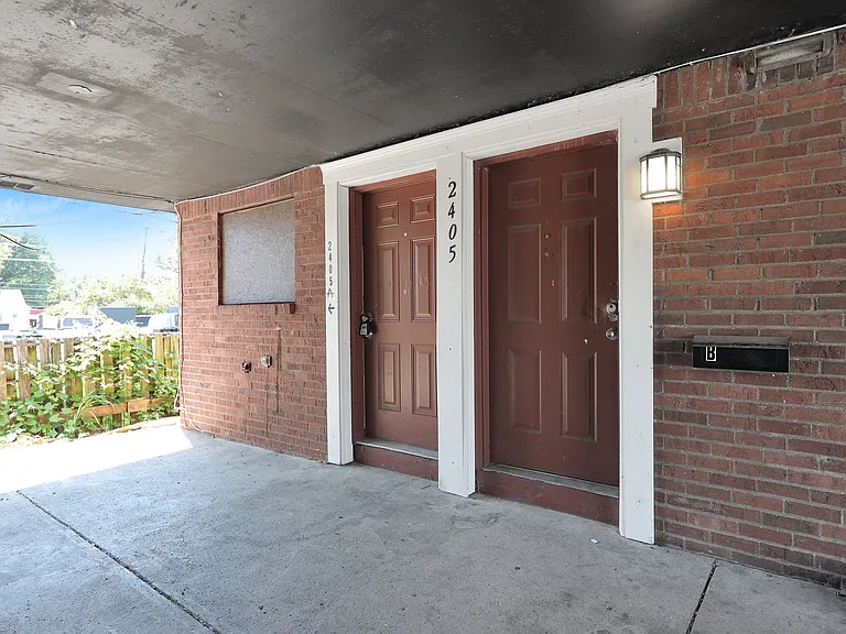 2405 Belcher Dr #B — Photo 34
